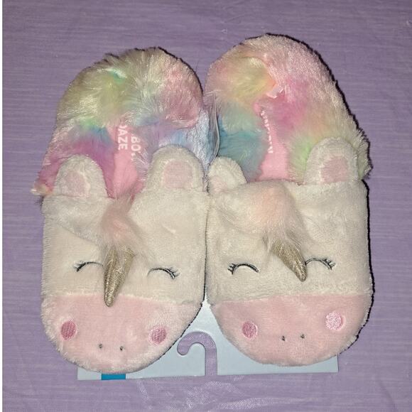 Rainbow Daze Size 2/3 Unicorn Fuzzy Slippers - Picture 1 of 7